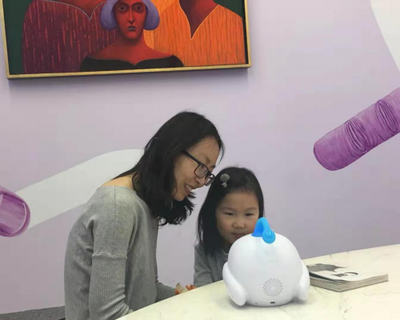 智伴兒童機(jī)器人1X開(kāi)售 人工智能賦能，讓育兒教育事半功倍